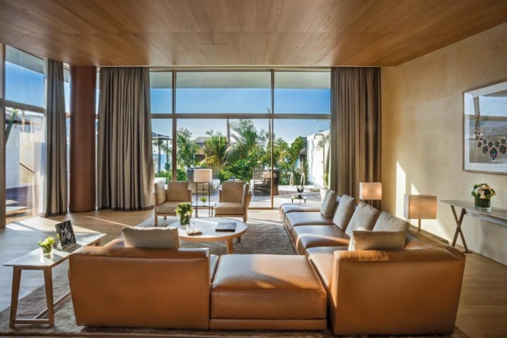 One Bedroom Suite in Private Resort Island 10 Luxury Bookings