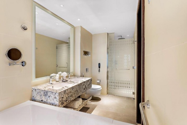 Luxury King Room Near Shoppers Market 19 Luxury Bookings
