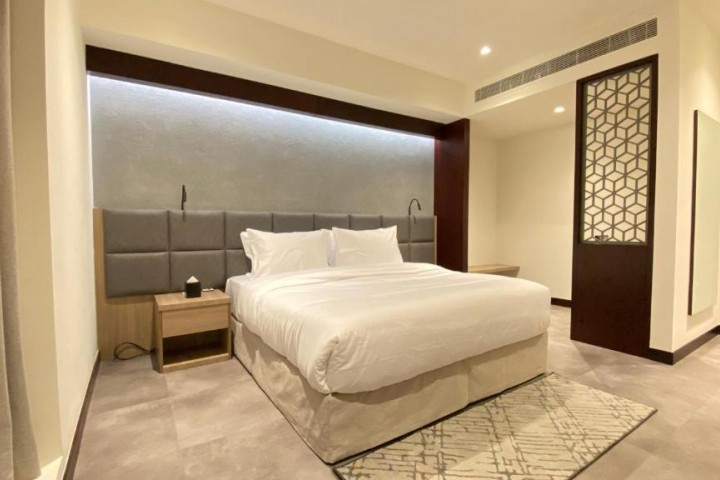 Deluxe King Studio Near American Hospital 16 Luxury Bookings
