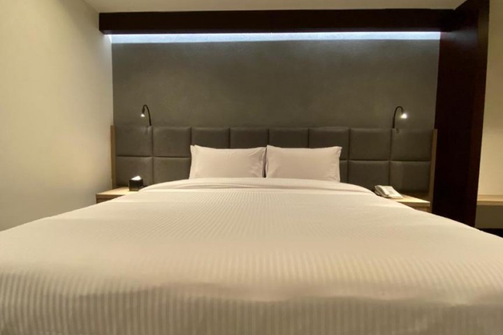 Two Bedroom Suite Near American Hospital 17 Luxury Bookings