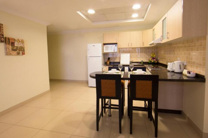 Classic Two Bedroom Near Mall Of Emirates 8 Luxury Bookings