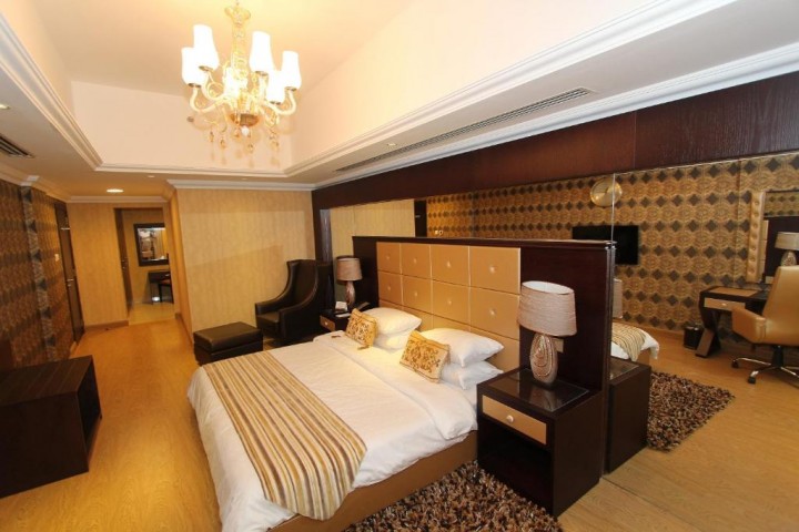 Classic Two Bedroom Near Mall Of Emirates 20 Luxury Bookings