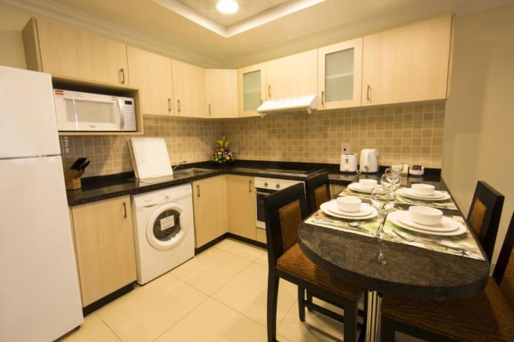 Classic Two Bedroom Near Mall Of Emirates 22 Luxury Bookings