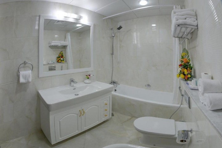 2 Bedroom Apartments Near MM Towers Shopping Mall 8 Luxury Bookings