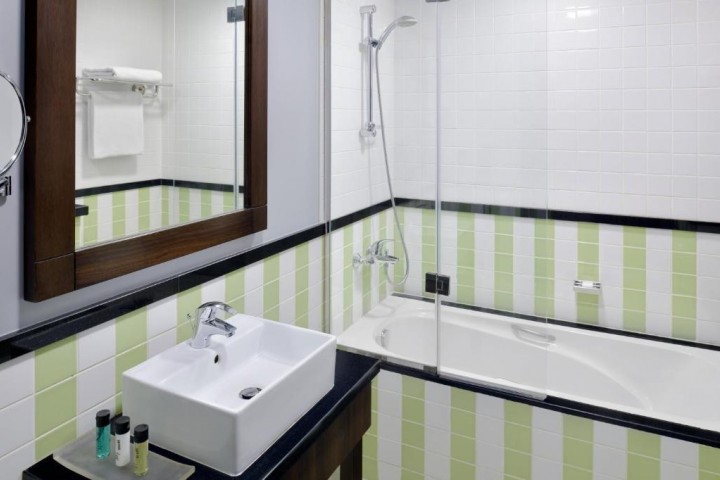 Superior King Room Near Century Mall 4 Luxury Bookings