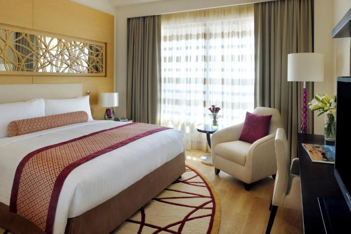 Three Bedroom Apartment Near Al Wasl Sports Club 0 Luxury Bookings