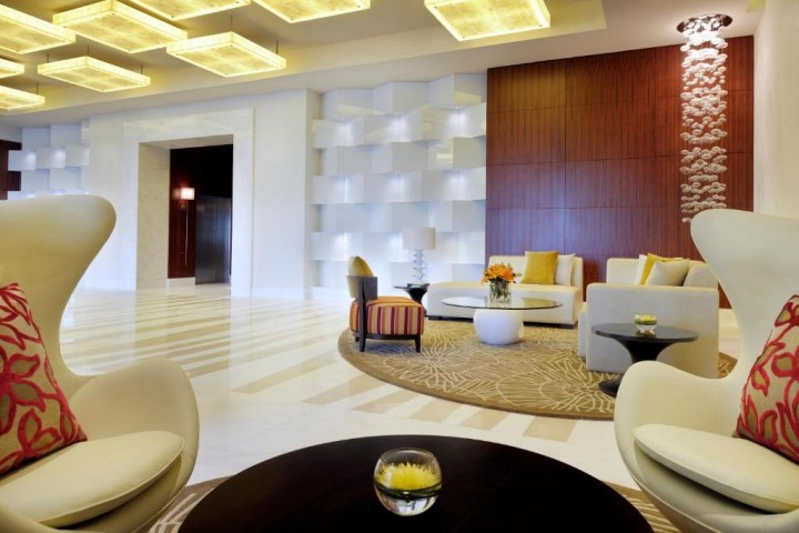 Three Bedroom Apartment Near Al Wasl Sports Club 12 Luxury Bookings