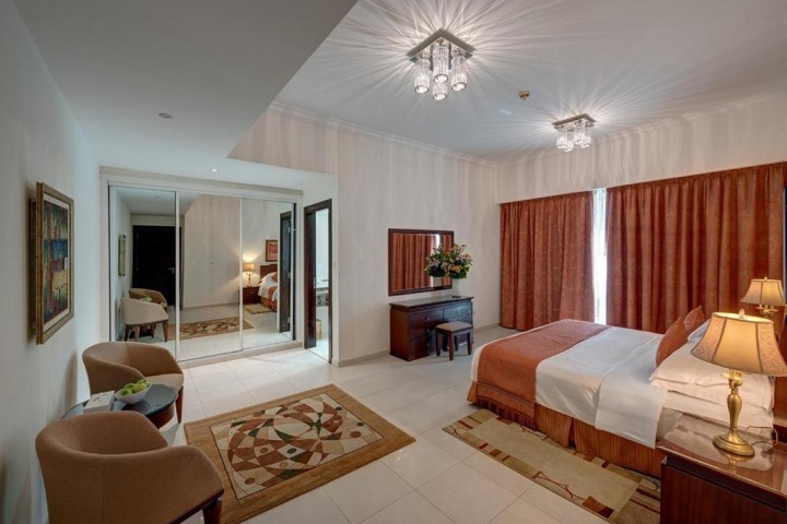One Bedroom Apartment Near Marina Scape Mall 4 Luxury Bookings