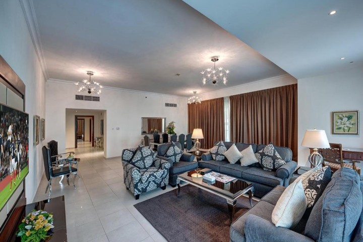 Two Bedroom Apartment Near Marina Scape Mall 1 Luxury Bookings