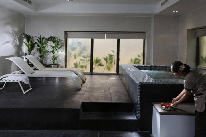 One Bedroom Apartment Near British Orchid Nursery 9 Luxury Bookings