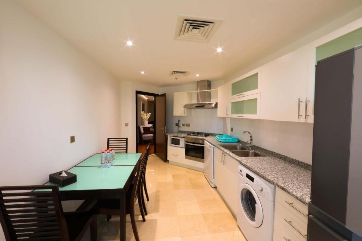 Two Bedroom Suite Near financial Center Metro. 7 Luxury Bookings