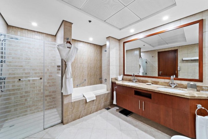 Deluxe Room Near Pacific Supermarket 2 Luxury Bookings