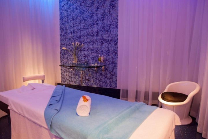 Deluxe Room Near Pacific Supermarket 5 Luxury Bookings