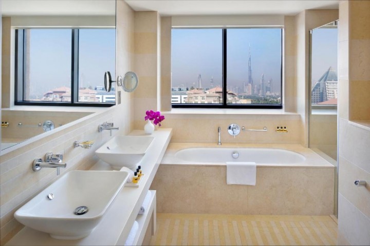 Two Bedroom apartment Near Dominos Pizza 4 Luxury Bookings