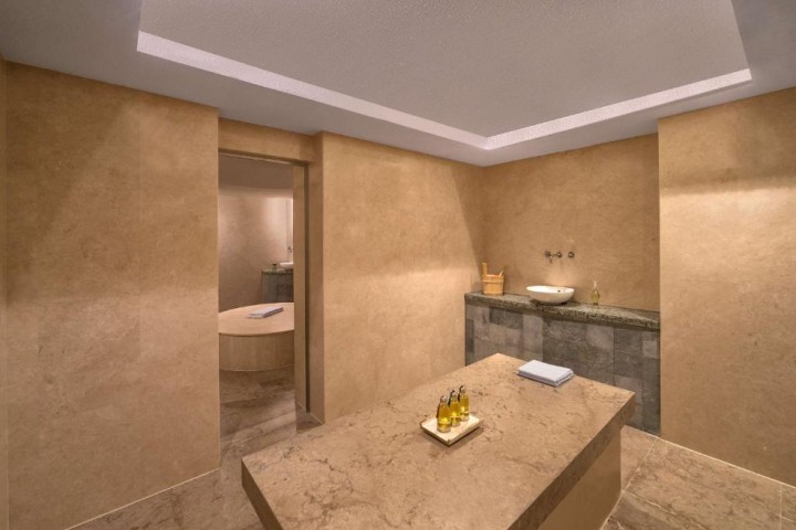 Studio apartment Near Dominos Pizza 5 Luxury Bookings