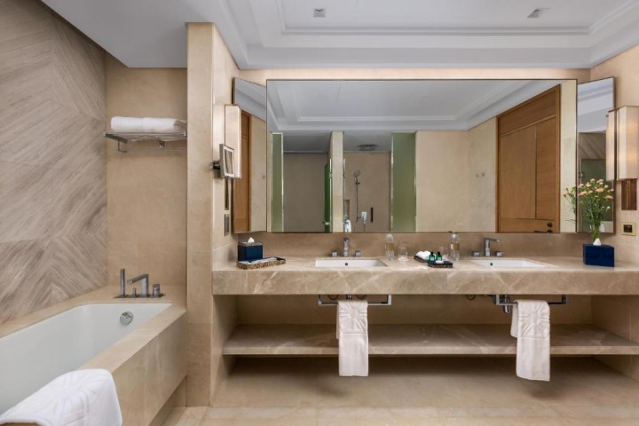 Two Bedroom Grand Luxury Suite In Palm Jumeirah 9 Luxury Bookings