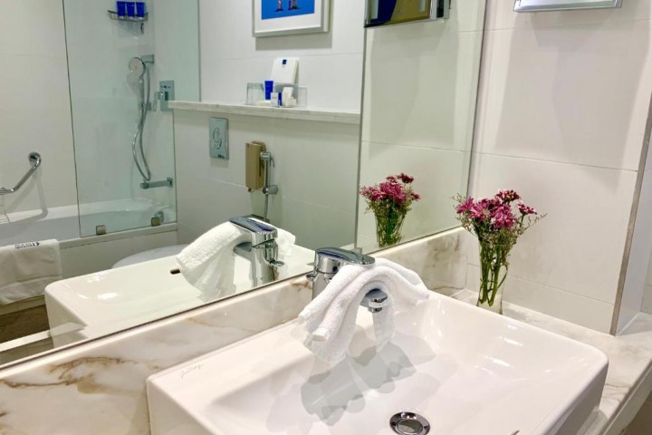 Premium King Suite Near Football Academy 17 Luxury Bookings
