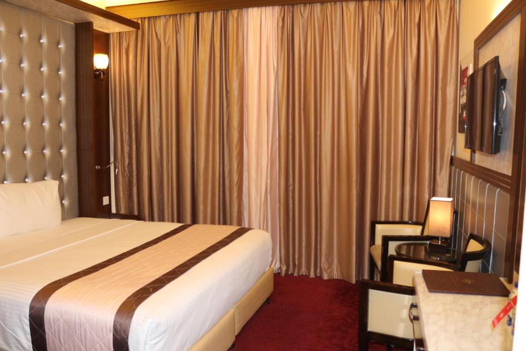 Deluxe suite Near Habib Bank Baniyas Luxury Bookings