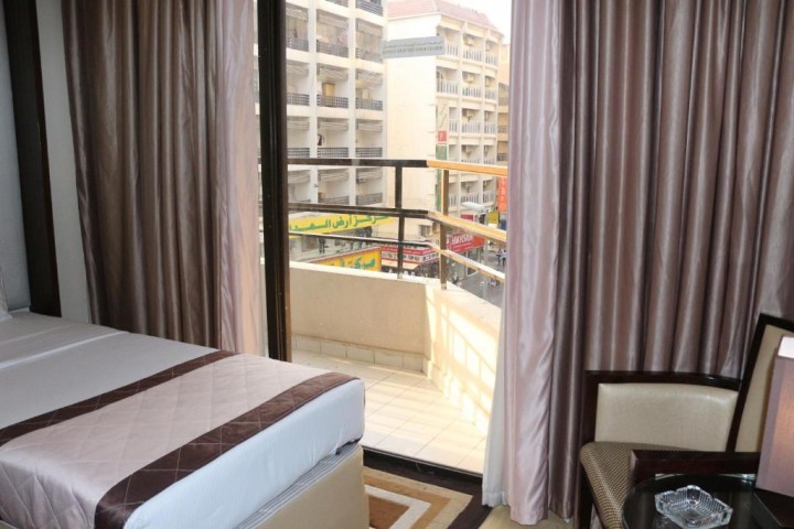 Deluxe suite Near Habib Bank Baniyas 1 Luxury Bookings