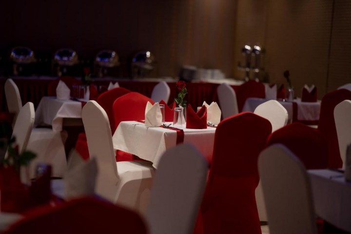 Standard Room Near Reef Mall By Luxury Bookings. 16 Luxury Bookings