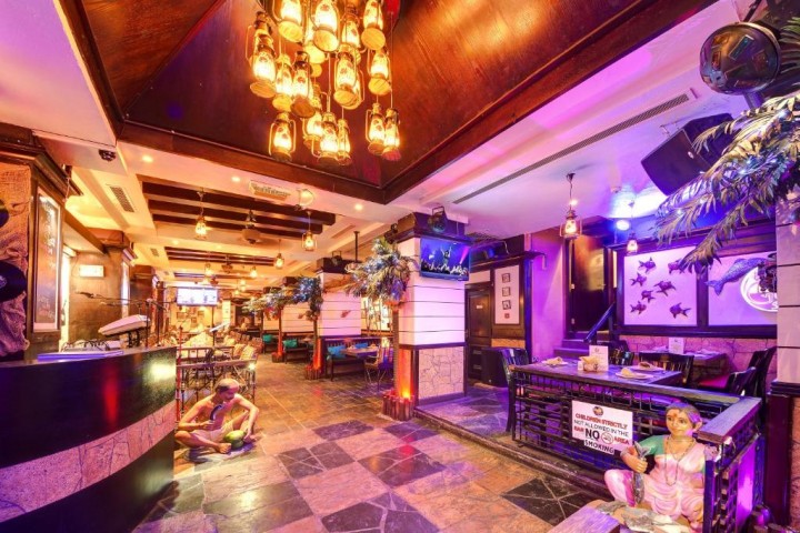 Deluxe Room Near Sharaf  Metro Station 15 Luxury Bookings