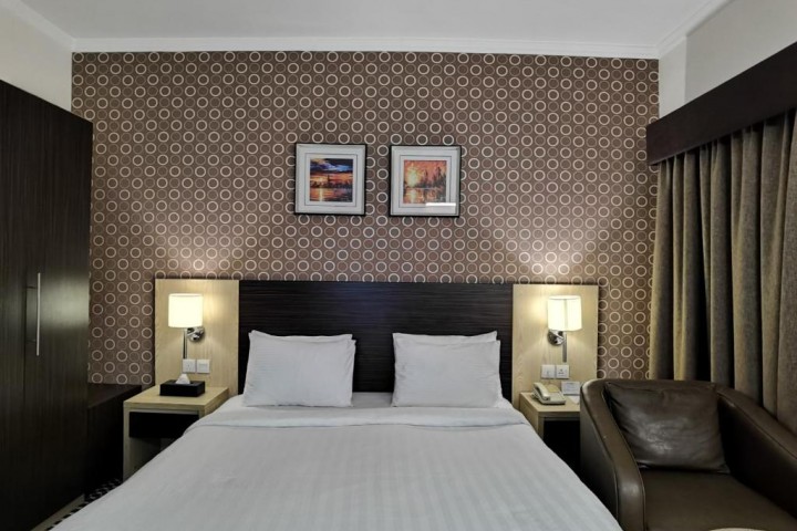 Standard Room Near Desi Junction 3 Luxury Bookings