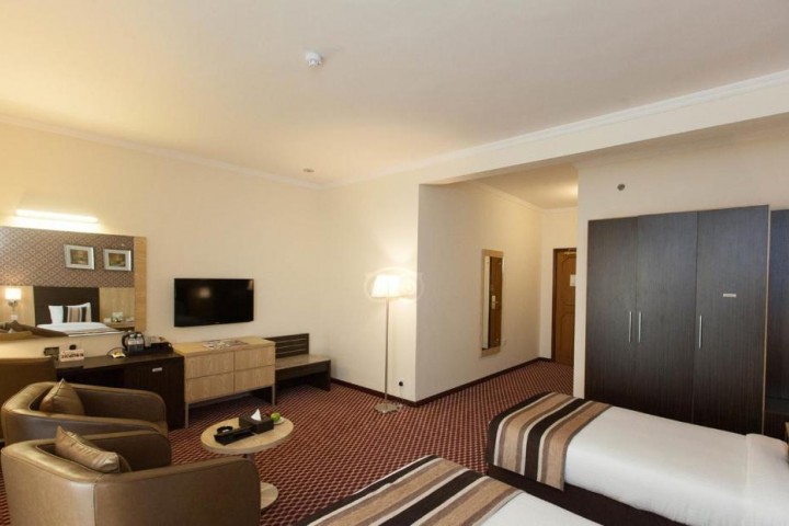 Standard Room Near Desi Junction 18 Luxury Bookings