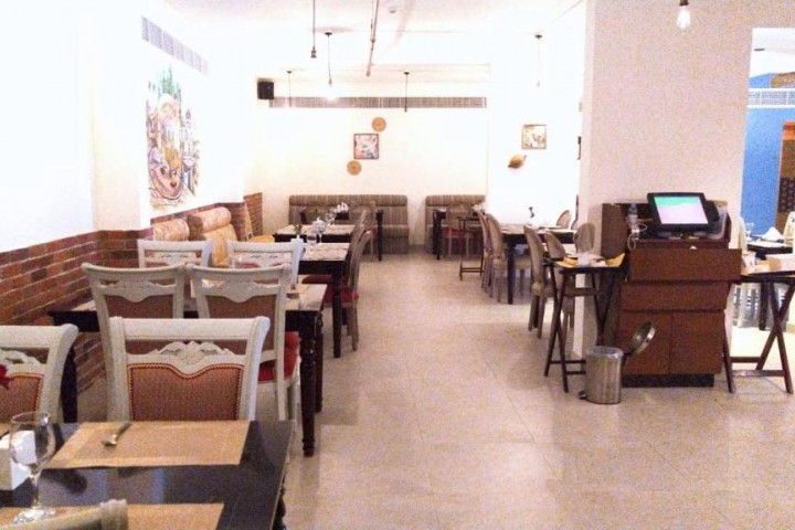 Standard Room Near Desi Junction 20 Luxury Bookings