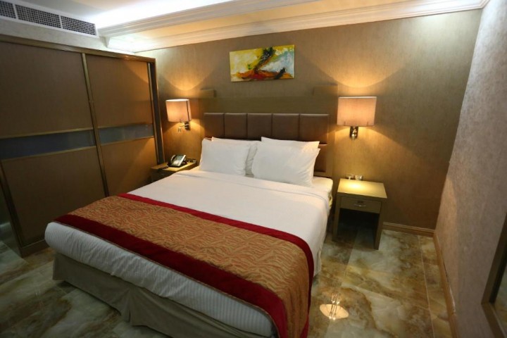 Standard Room Near Baniyas Metro 3 Luxury Bookings
