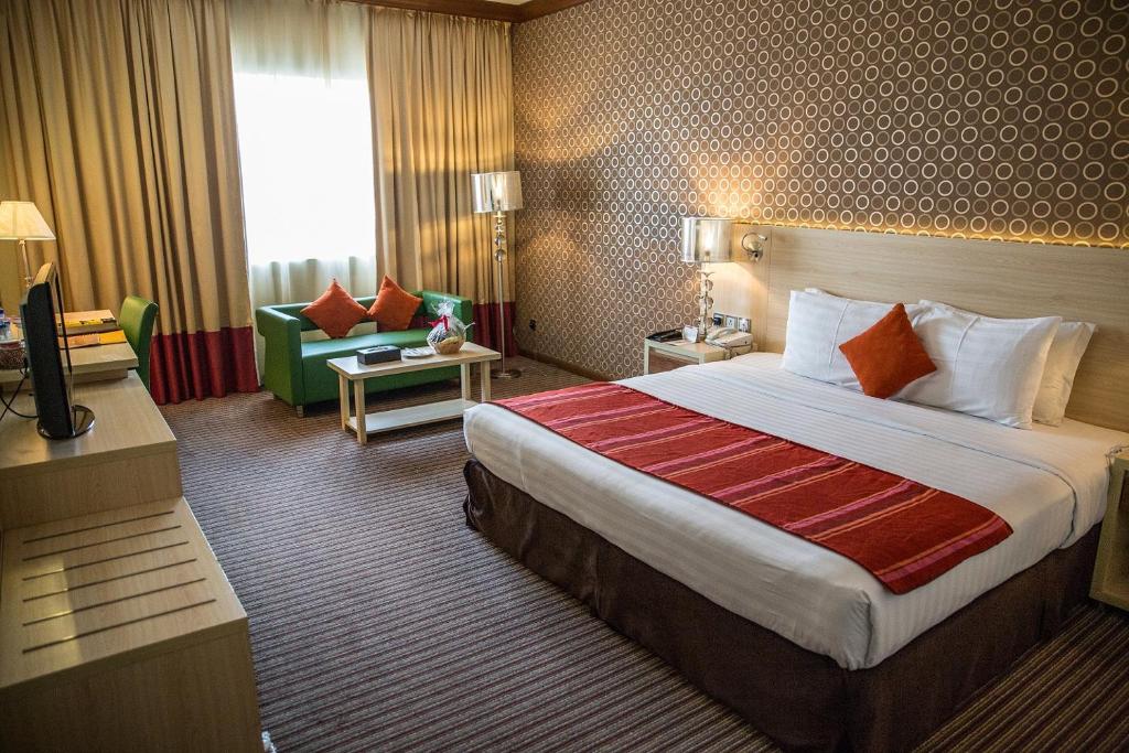 Executive Suite Near Carry Food Supermarket Luxury Bookings