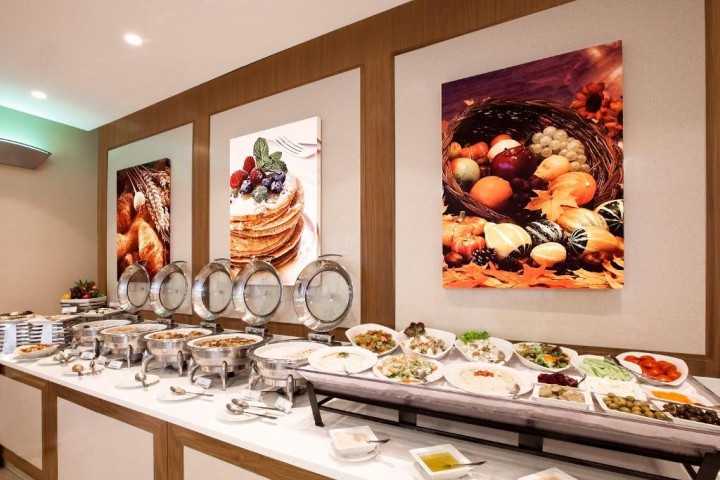 Standard Room Near by Al Rigga Metro Station 15 Luxury Bookings