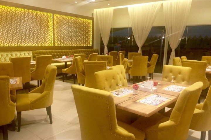 Junior Suite Near Salah Al Din Metro 12 Luxury Bookings