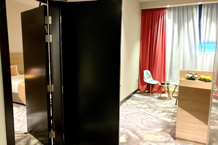 Executive Suite Near Sharaf Dg Building 4 Luxury Bookings