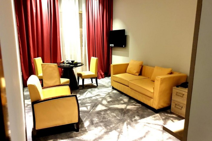 Executive Suite Near Sharaf Dg Building 6 Luxury Bookings