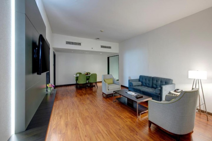 Junior Suite Room Near Al Rigga Metro. 3 Luxury Bookings