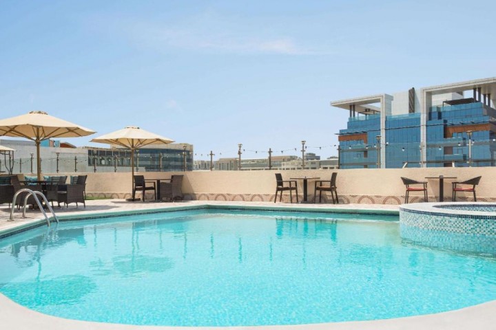 Junior Suite Room Near Al Rigga Metro. 19 Luxury Bookings