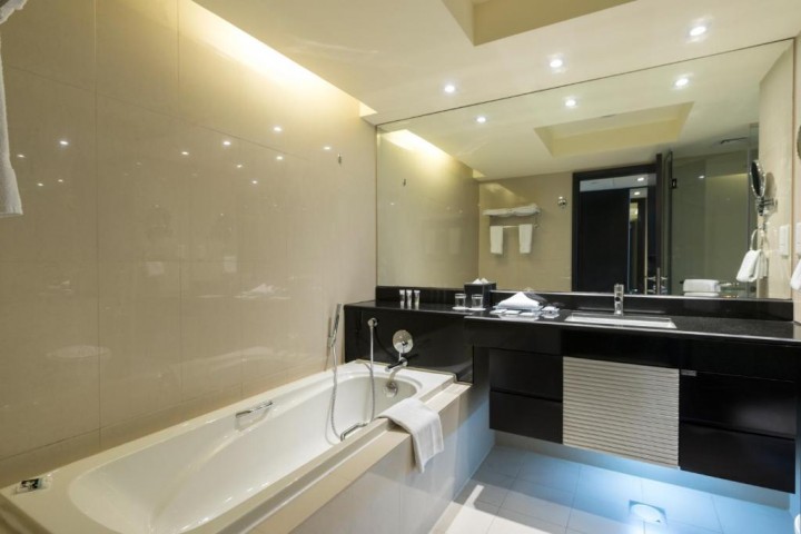 Junior Suite Near Westzone Supermarket Mina 8 Luxury Bookings
