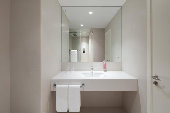 King Room Near Dubai Parks By Luxury Bookings 7 Luxury Bookings