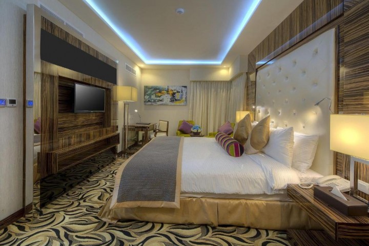 Standard Room Near Bombay Bites By Luxury Bookings 8 Luxury Bookings