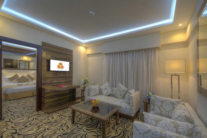 Standard Room Near Bombay Bites By Luxury Bookings 9 Luxury Bookings
