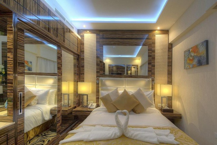 Standard Room Near Bombay Bites By Luxury Bookings 14 Luxury Bookings
