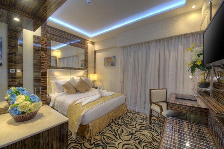 Prestige Suite Near Bombay Bites. 13 Luxury Bookings