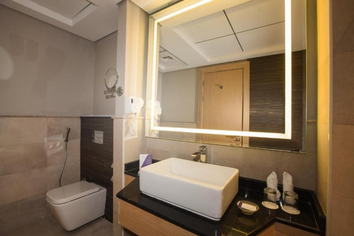 Executive Suite Near United Broadcast 6 Luxury Bookings