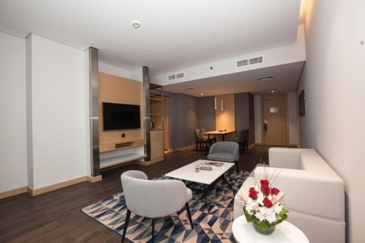 Executive Suite Near United Broadcast 7 Luxury Bookings