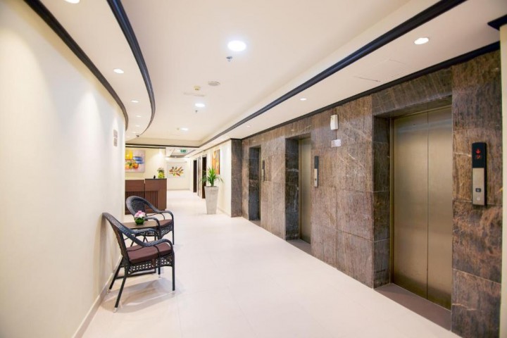 Studio Apartment Near Al Shamsi Building 7 Luxury Bookings