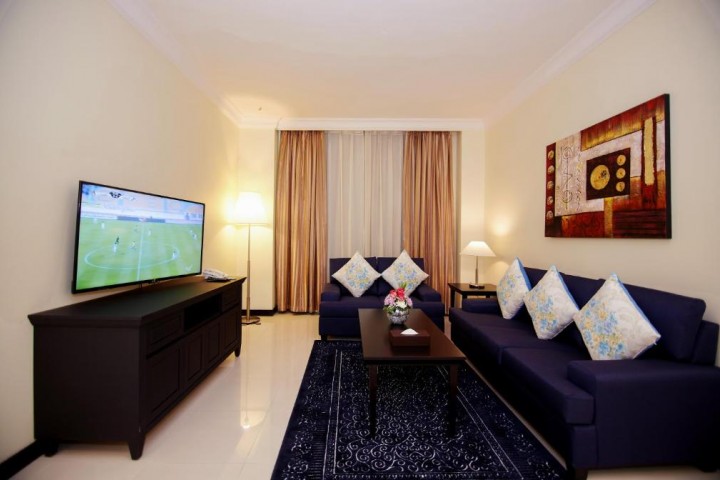 One Bedroom Apartment Near Al Shamsi Building 13 Luxury Bookings