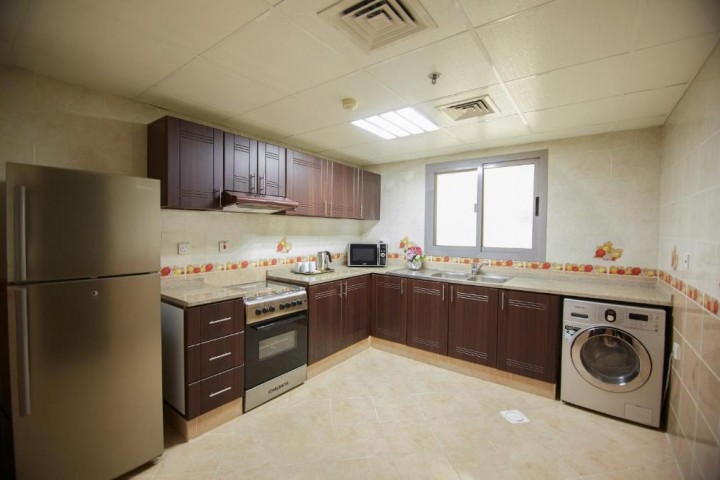 One Bedroom Apartment Near Al Shamsi Building 14 Luxury Bookings