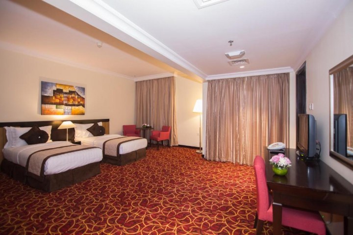 One Bedroom Apartment Near Al Shamsi Building 15 Luxury Bookings
