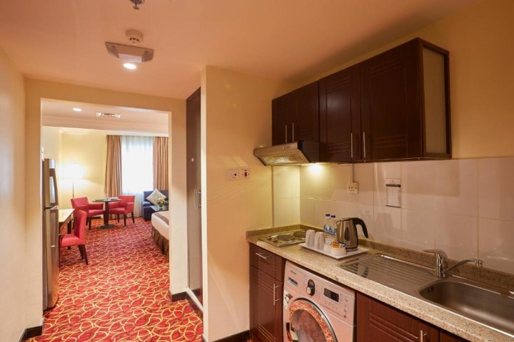 One Bedroom Apartment Near Al Shamsi Building 20 Luxury Bookings