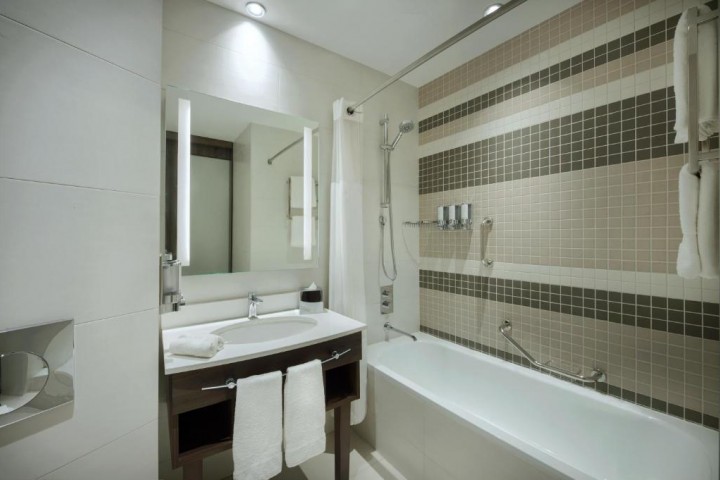 Queen Room Near Sunrise Supermarket 18 Luxury Bookings